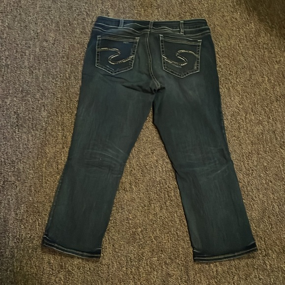 Silver Suki skinny fit capris! Excellent used condition - Picture 2 of 8